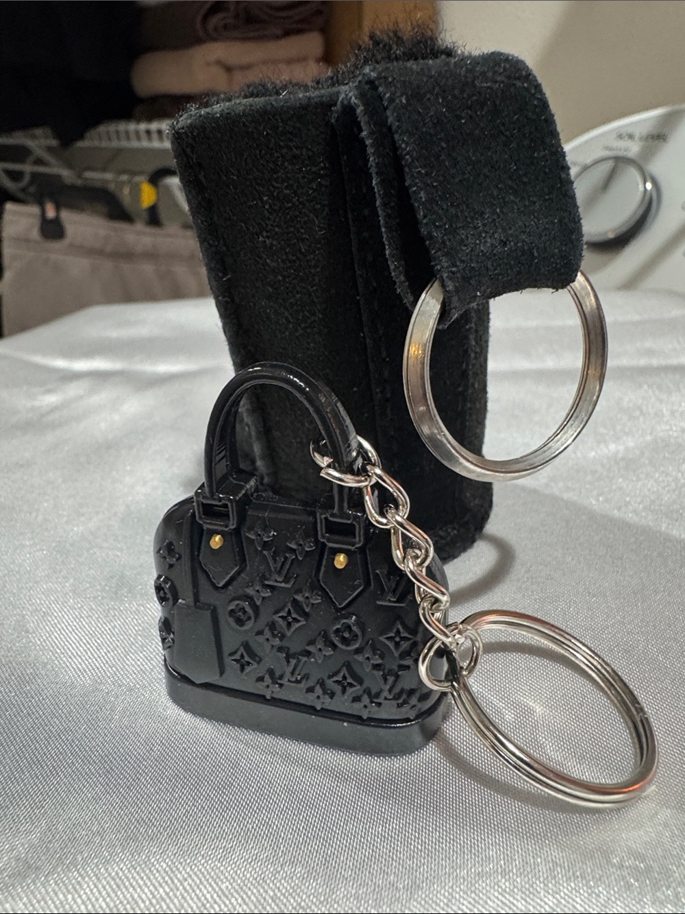 🥾UGG BAG CHARM 🥾& NIB SMALL PURSE👜KEYCHAIN NIB👜 - Picture 2 of 11